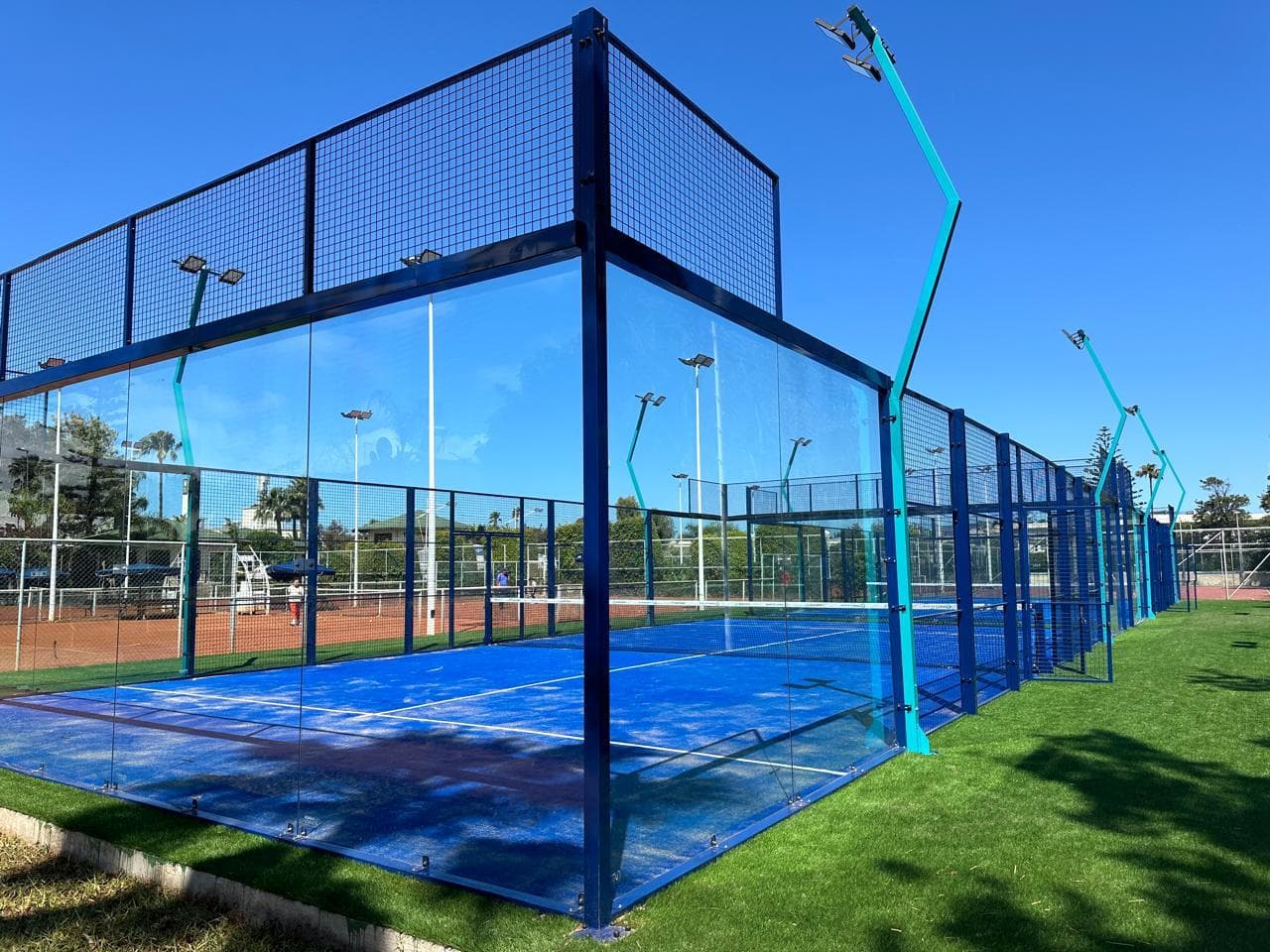 Club de padel : penser le site au-delà des terrains